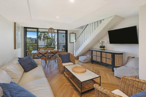 TARA7- On Trend At Taranaki, Mooloolaba